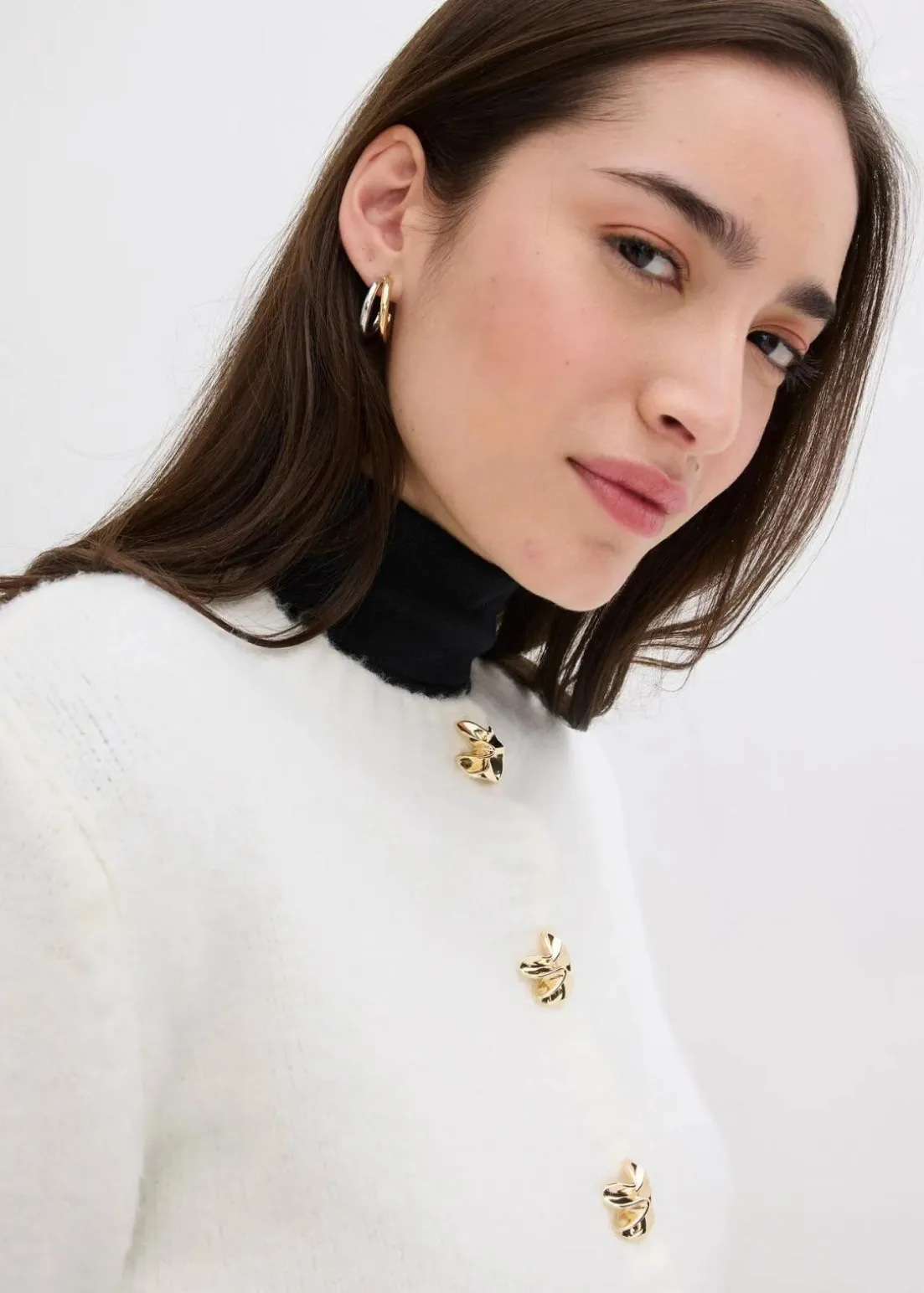 Strickjacke mit dekorativen Knöpfen