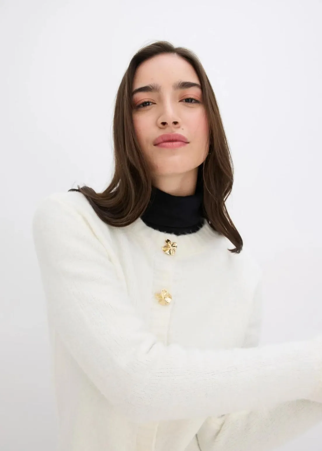 Strickjacke mit dekorativen Knöpfen