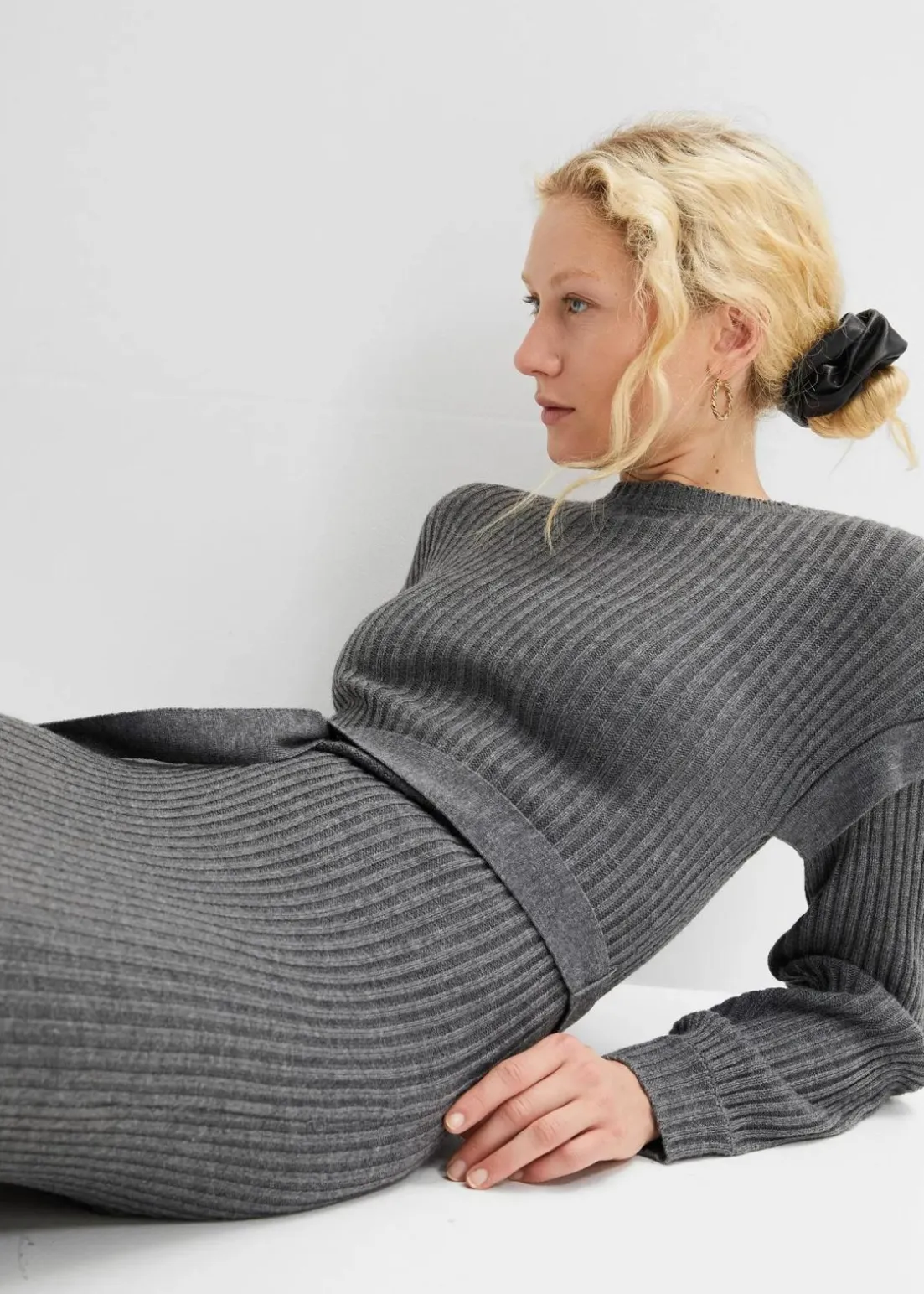 Strickkleid mit Bindeband