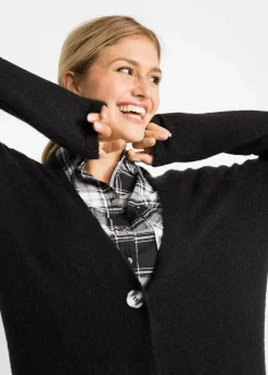 Strickmantel mit aufgesetzten Taschen