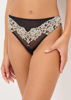 String aus zweifarbiger Spitze