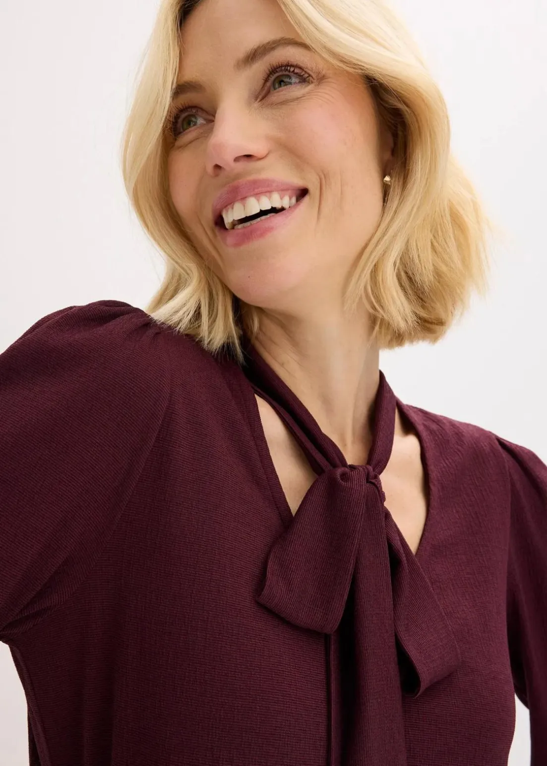 Struktur-Shirt mit abnehmbarer Schluppe