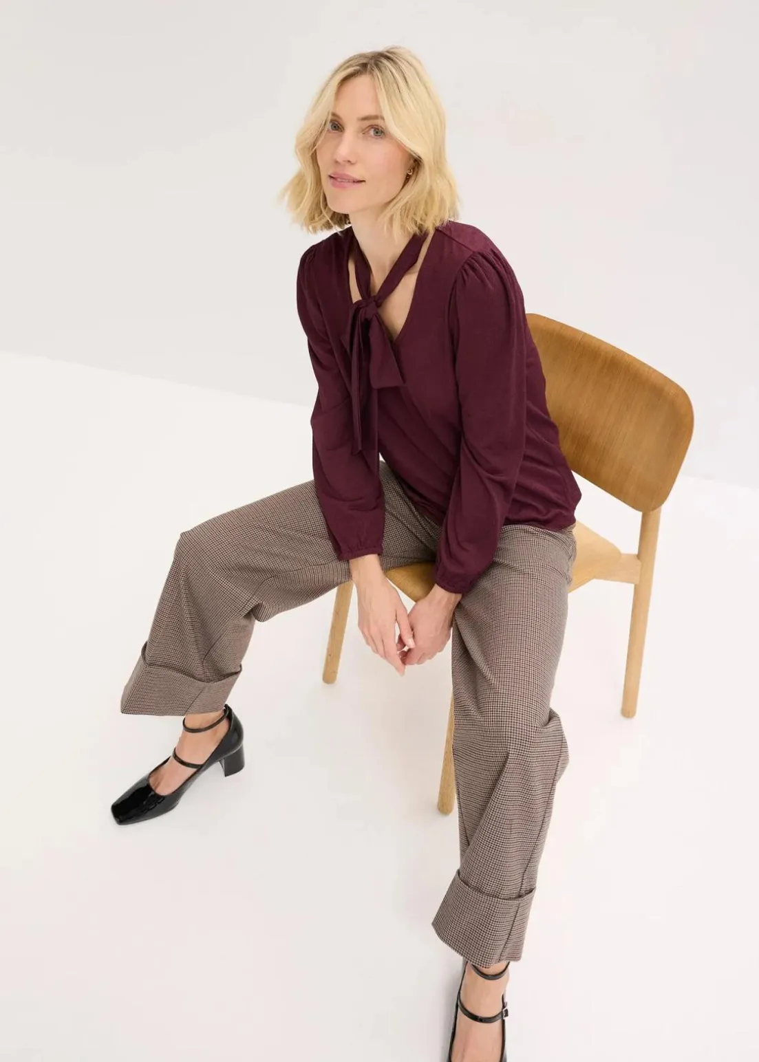 Struktur-Shirt mit abnehmbarer Schluppe