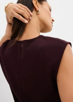 Top mit Zierschnalle aus Crepe