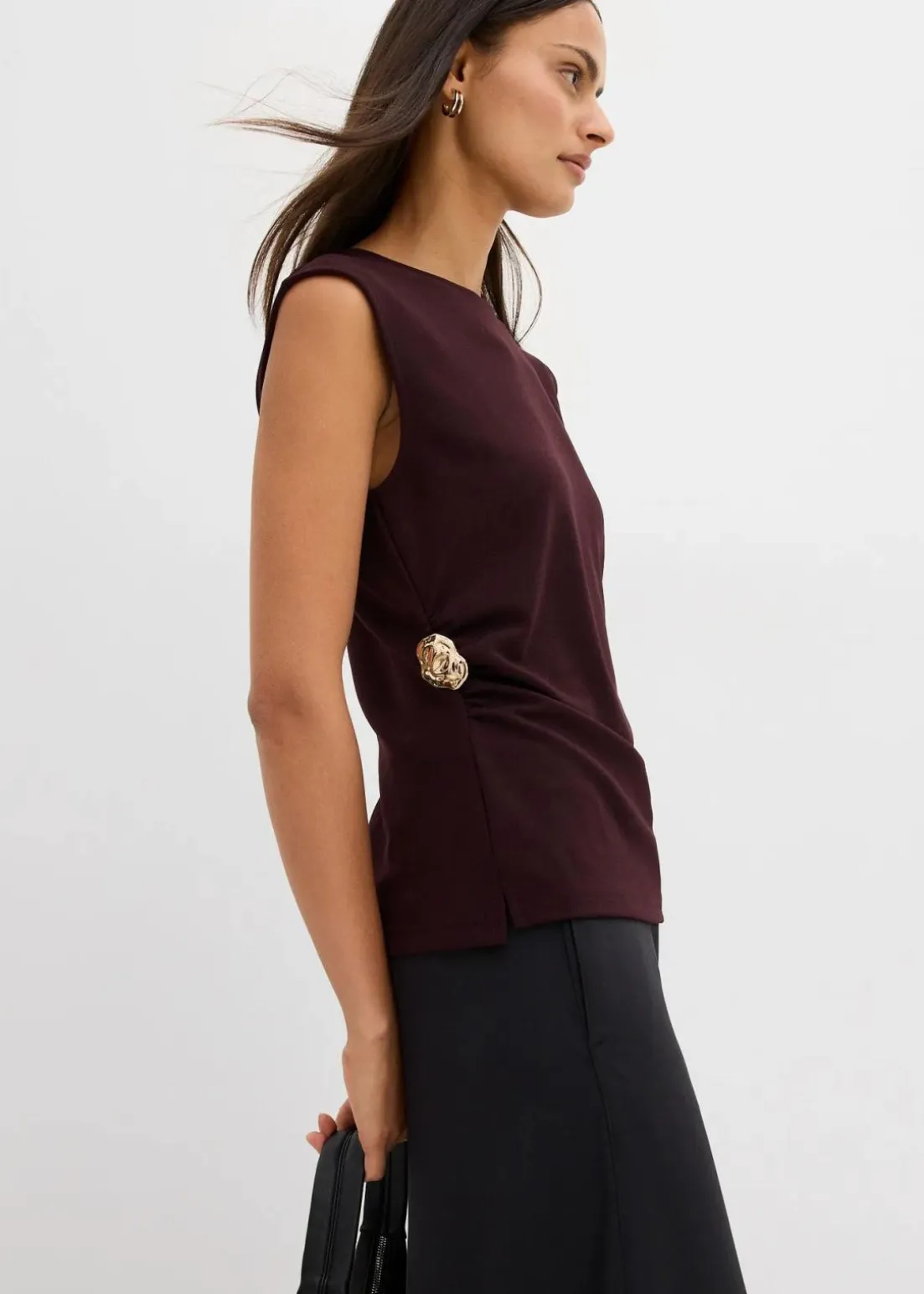 Top mit Zierschnalle aus Crepe