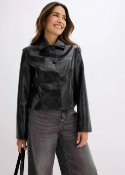 Verkürzte Lederimitat-Jacke mit glossy Krokoprägung