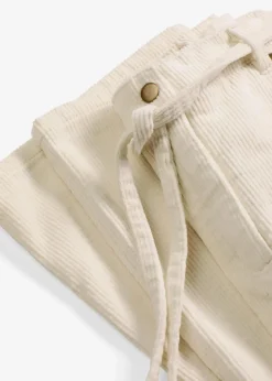 Weite Cordhose mit Bindegürtel