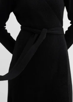 Wickelkleid aus Strick für die Schwangerschaft und danach