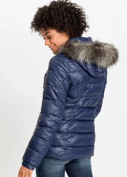 Winterjacke mit Kapuze